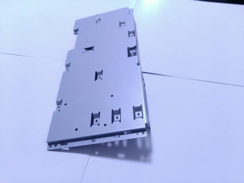 通信機器の加工部品（SECC-0.8t）